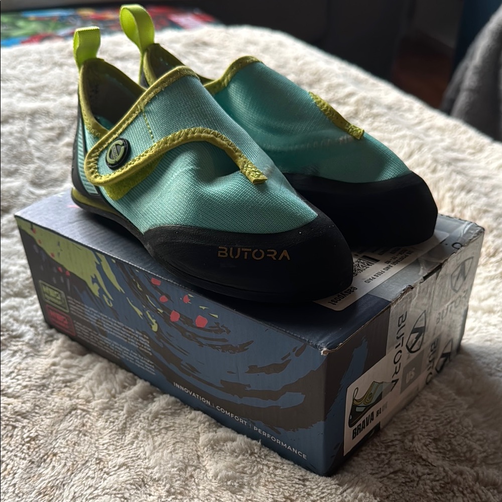 SOLD Kids Climbing Shoes - Green and Black